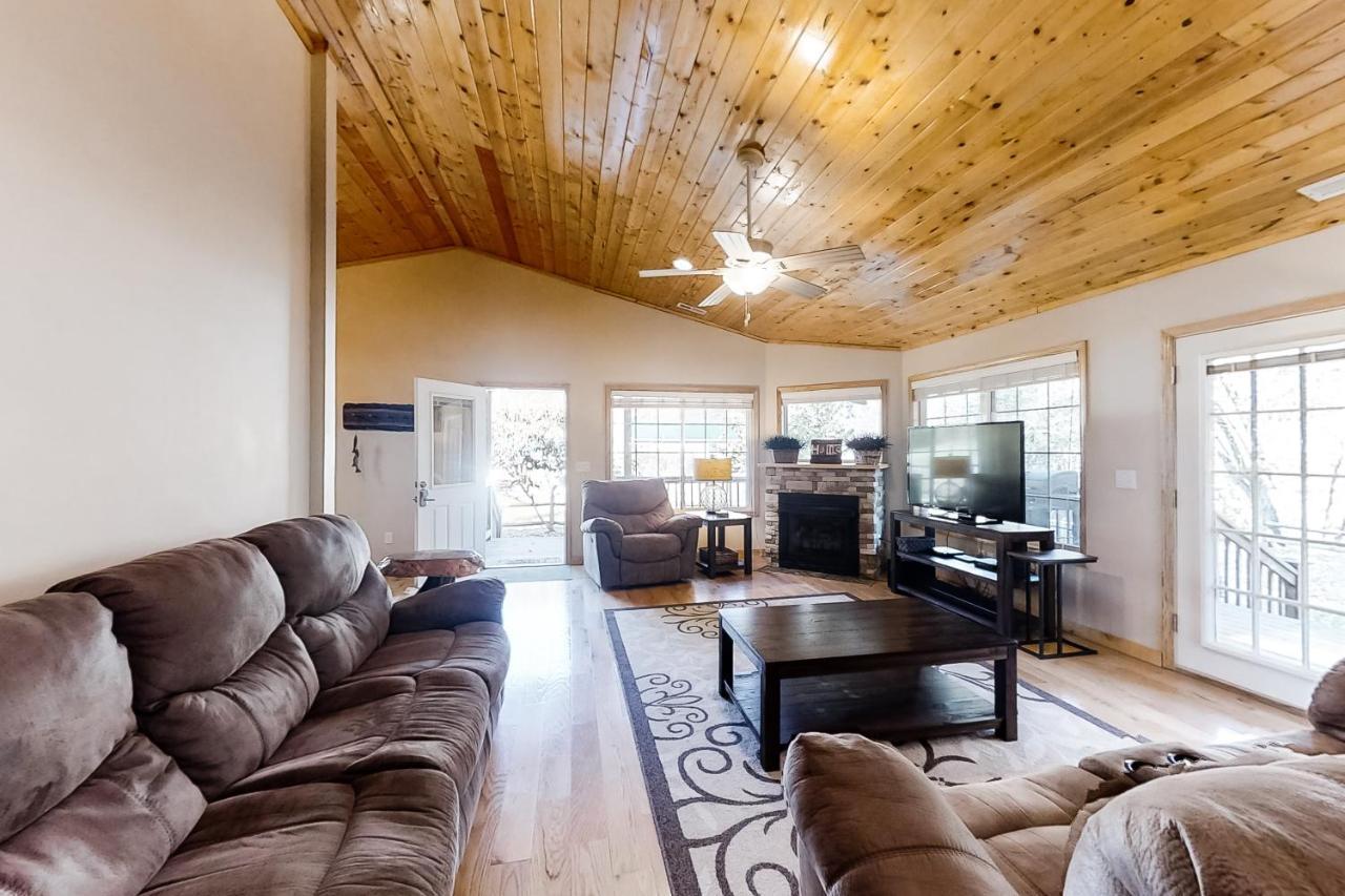 3 Bed 2 Bath Vacation Home In Whittier ภายนอก รูปภาพ